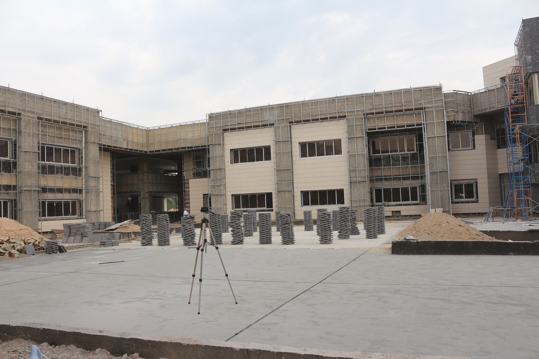 The Director General visits the project of auditoriums and galleries at the southern site of Al-Nahrain University