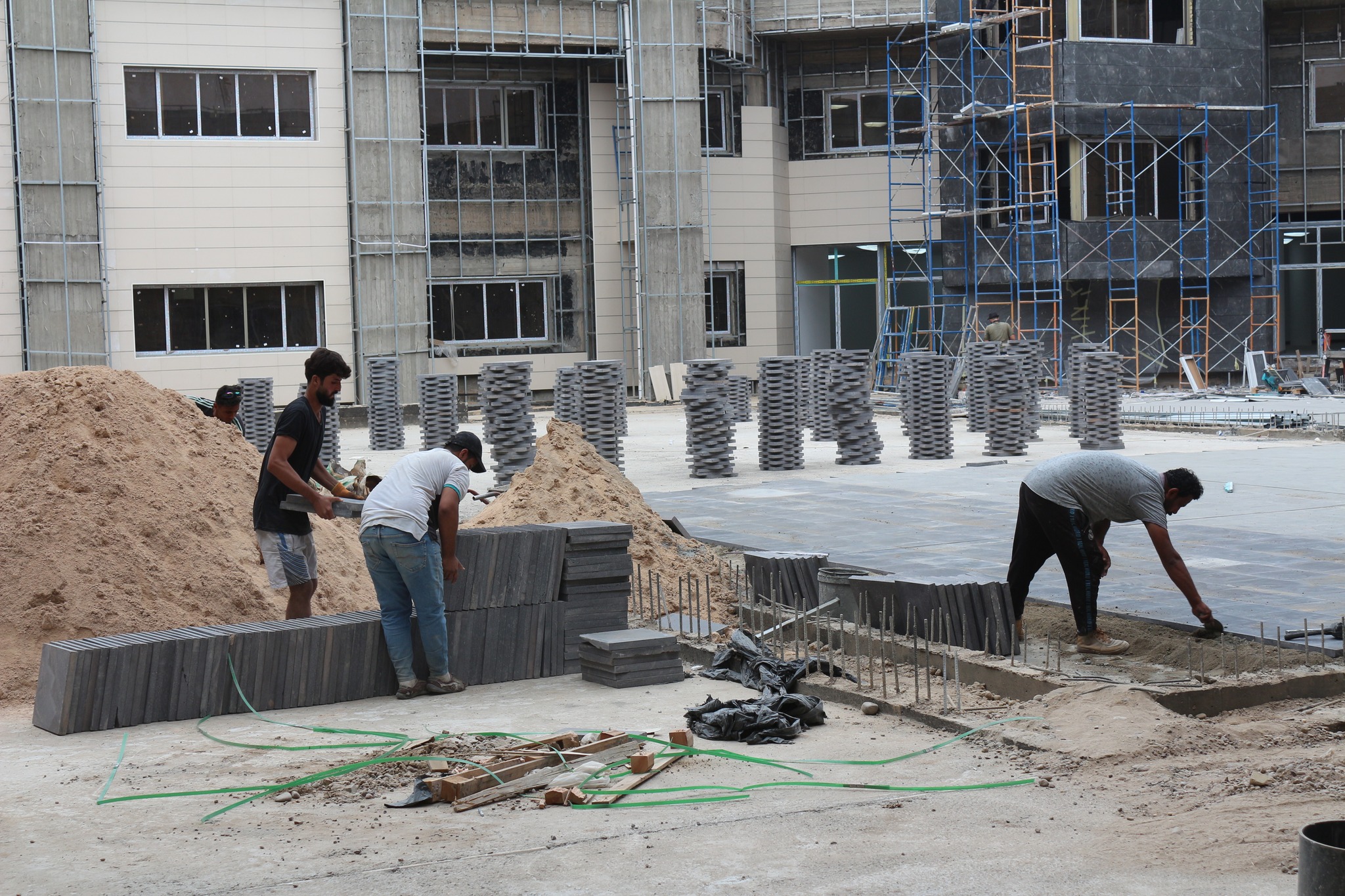 المدير العام يزور مشروع القاعات المدرجة وصالات العرض في الموقع الجنوبي لجامعة النهرين