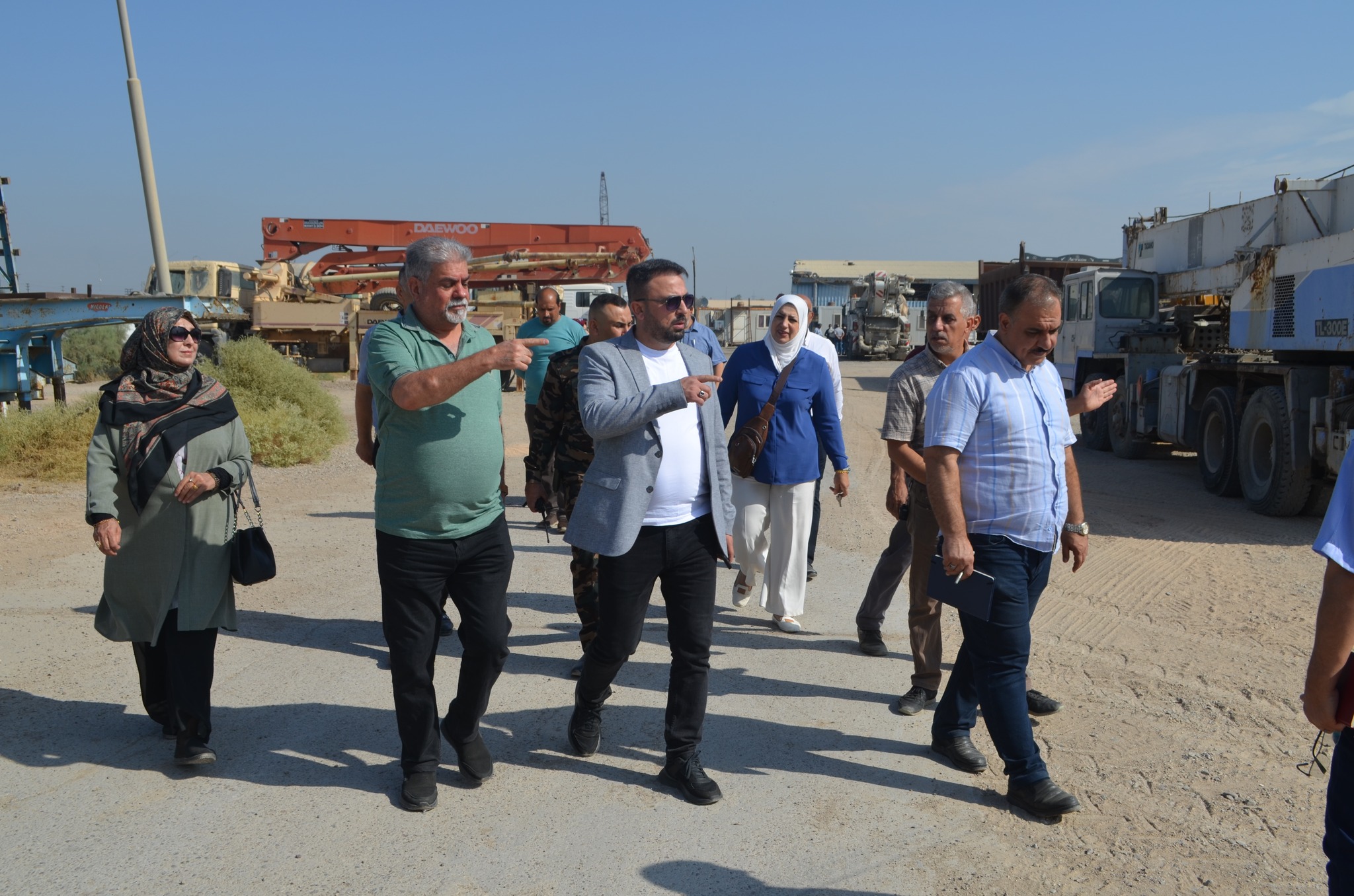 The Director General of Al-Fao General Engineering Company takes a field tour of the prefabricated construction factory and warehouses in Al-Taji, Baghdad