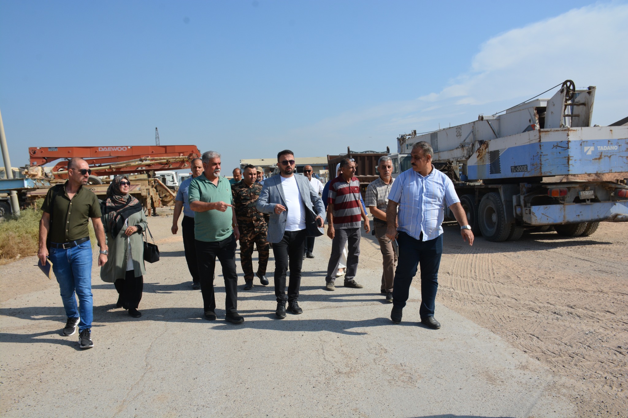 The Director General of Al-Fao General Engineering Company takes a field tour of the prefabricated construction factory and warehouses in Al-Taji, Baghdad