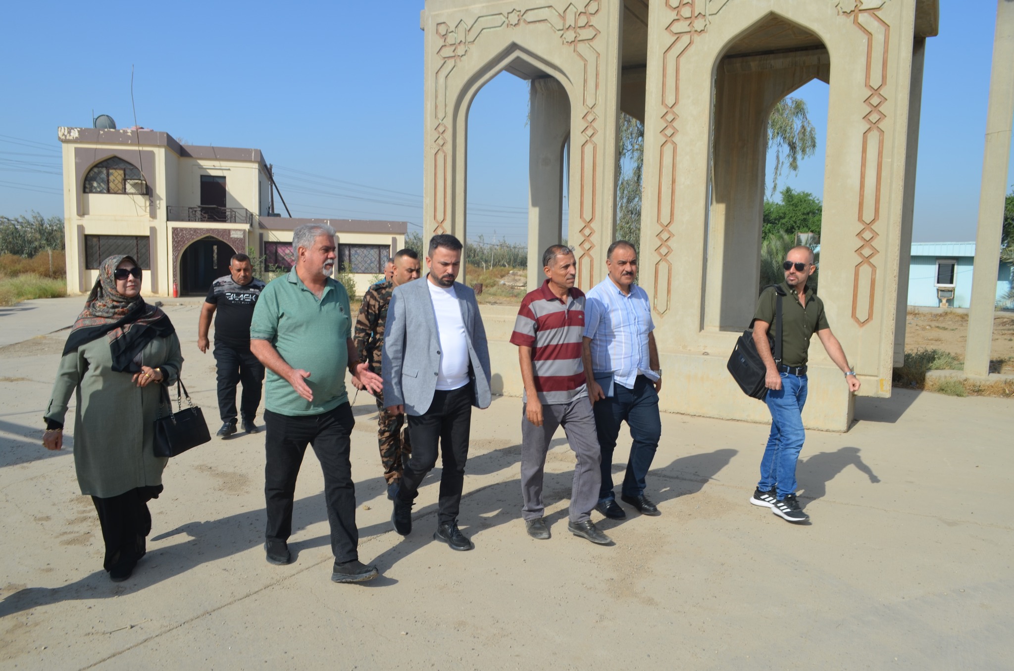 The Director General of Al-Fao General Engineering Company takes a field tour of the prefabricated construction factory and warehouses in Al-Taji, Baghdad