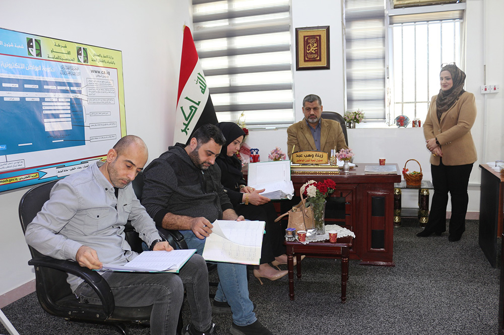 السيد المدير العام مع رئيس قسم شؤون المواطنين بالوزارة