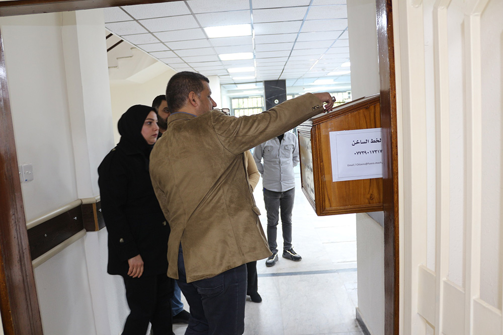 السيد المدير العام مع رئيس قسم شؤون المواطنين بالوزارة