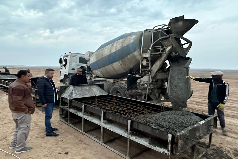 A project to establish a concrete security fence (T-wall) on the Iraqi-Syrian border strip