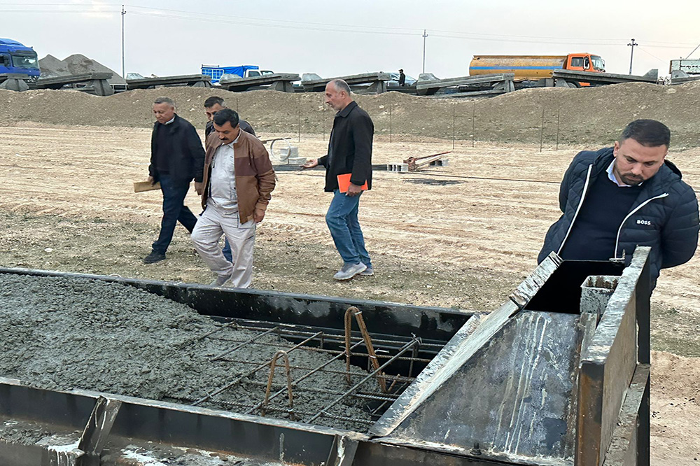 A project to establish a concrete security fence (T-wall) on the Iraqi-Syrian border strip