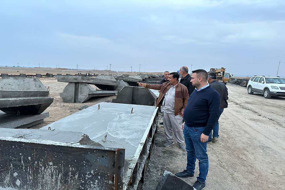 A project to establish a concrete security fence (T-wall) on the Iraqi-Syrian border strip