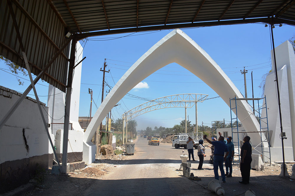 gates and checkpoints project at the entrances to the holy city of Kadhimiya in Baghdad