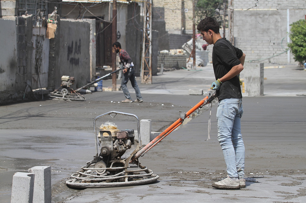 the Mahalla Development Project (833) in the Al-Saydiyah Shuhada area within the Al-Rasheed Municipality sector in the capital, Baghdad