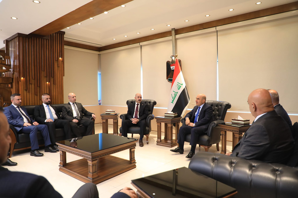 وزير الإعمار يلتقي عدد من المديرين العامين بالوزارة المثبتين (أصالة) 