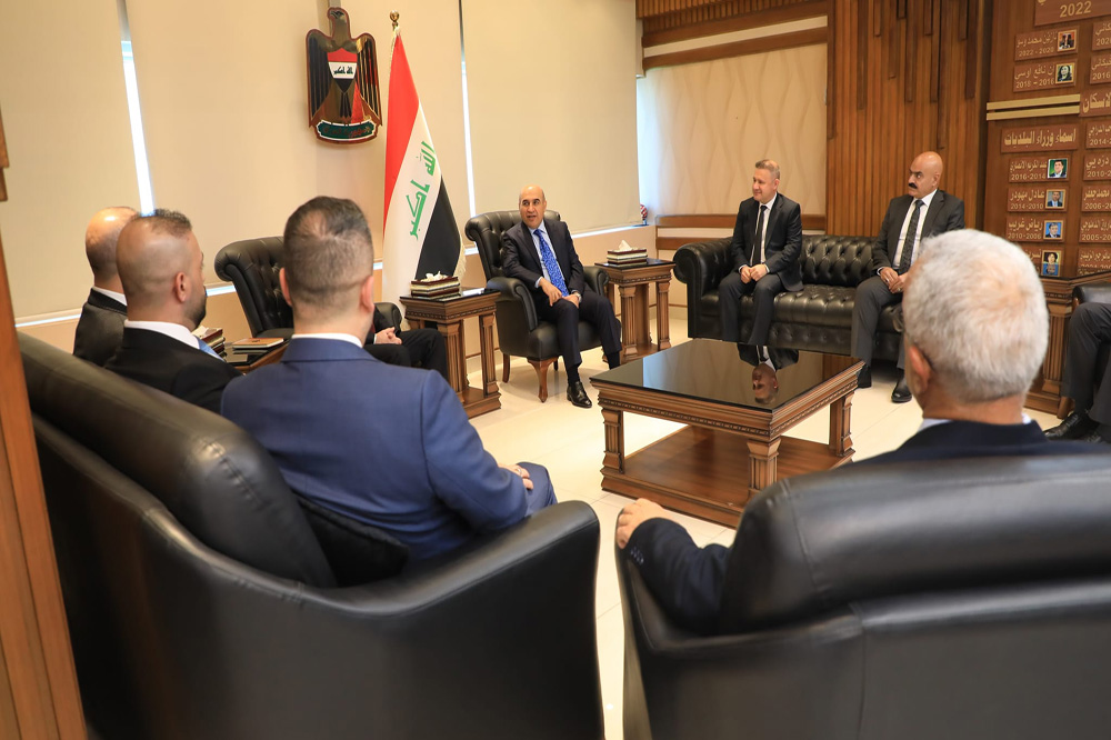 وزير الإعمار يلتقي عدد من المديرين العامين بالوزارة المثبتين (أصالة) 