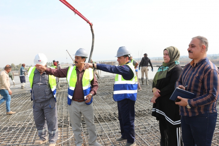 ENGINEER EMAD MOHMED ABDULLAH, GENERAL MANGER OF AL-FAO GENERAL ENGINEERING COMPANY, VISITS THE DUJAIL WATER PROJECT IN SALAH AL-DIN GOVERNORATE