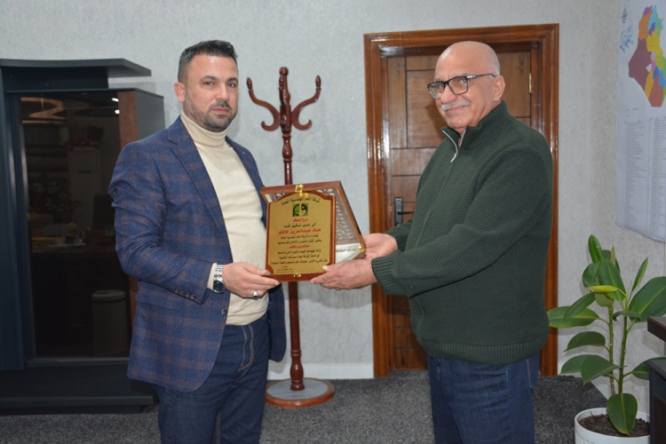 Engineer Imad Al Mirza Honors Mr. Imad Abdul Aziz For Referring Him To Retirement