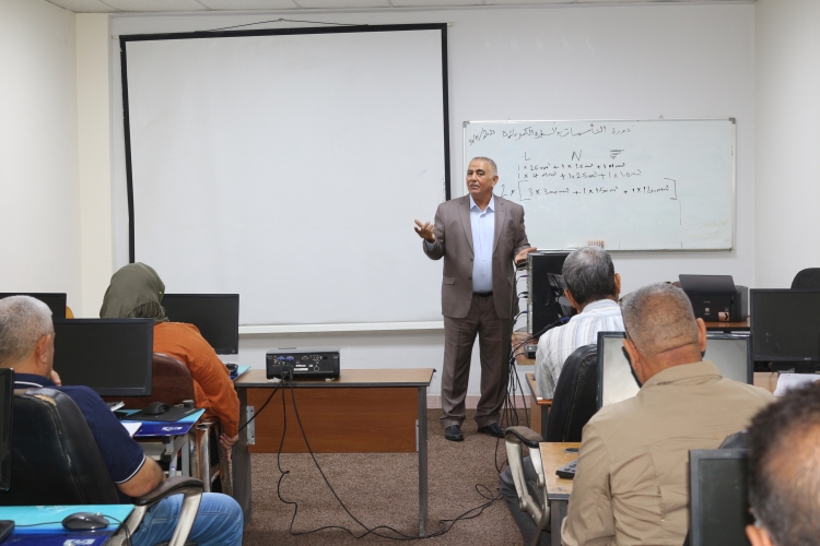 دورة تخصصية بعنوان التأسيسات والسيطرة الكهربائية 