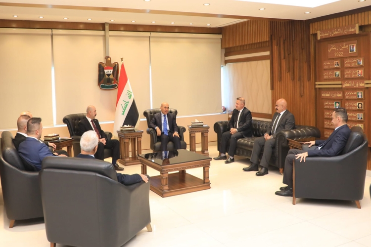 وزير الإعمار يلتقي عدد من المديرين العامين بالوزارة المثبتين (أصالة) 